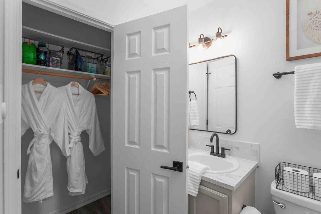 Private Newly Renovated Studio W Private Parking! Lägenhet Portland Exteriör bild